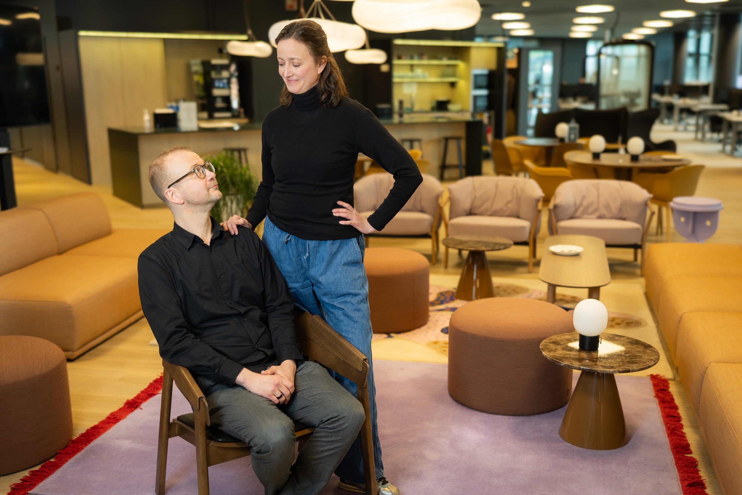 Serkukset Tuomas Waris (vas.) ja Tuula Waris työskentelevät Sanoman media-asiakkuuksien parissa. 